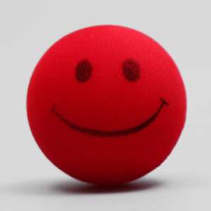 Игрушка для кошек Улыбка мяч бархатный с пищалкой красный Пижон