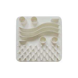 Миска для медленного поедания для кошек и собак 30*30см Антицарапки