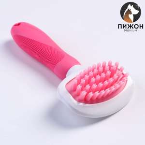Щетка для шерсти с удлиненными силиконовыми зубцами и массажным эффектом 8*17см розовая Пижон для собак