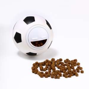 Игрушка для собак и кошек под лакомства Футбол 8см Пижон