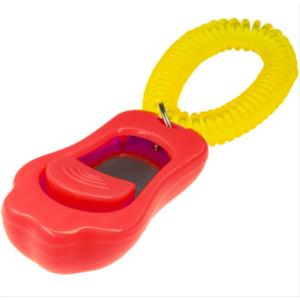 Кликер трехтоновый в форме лапки с браслетом/ красный ZooOne