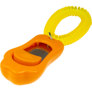 Кликер трехтоновый в форме лапки с браслетом/ оранжевый ZooOne